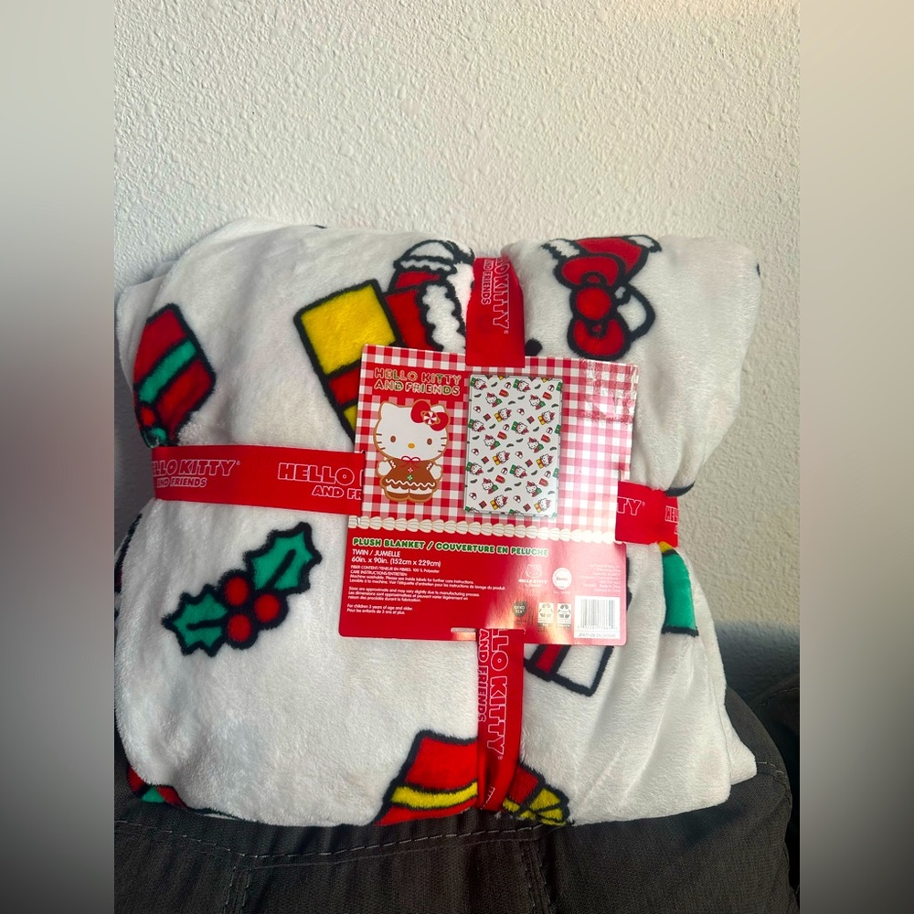 Hello kitty Xmas blanket NWT